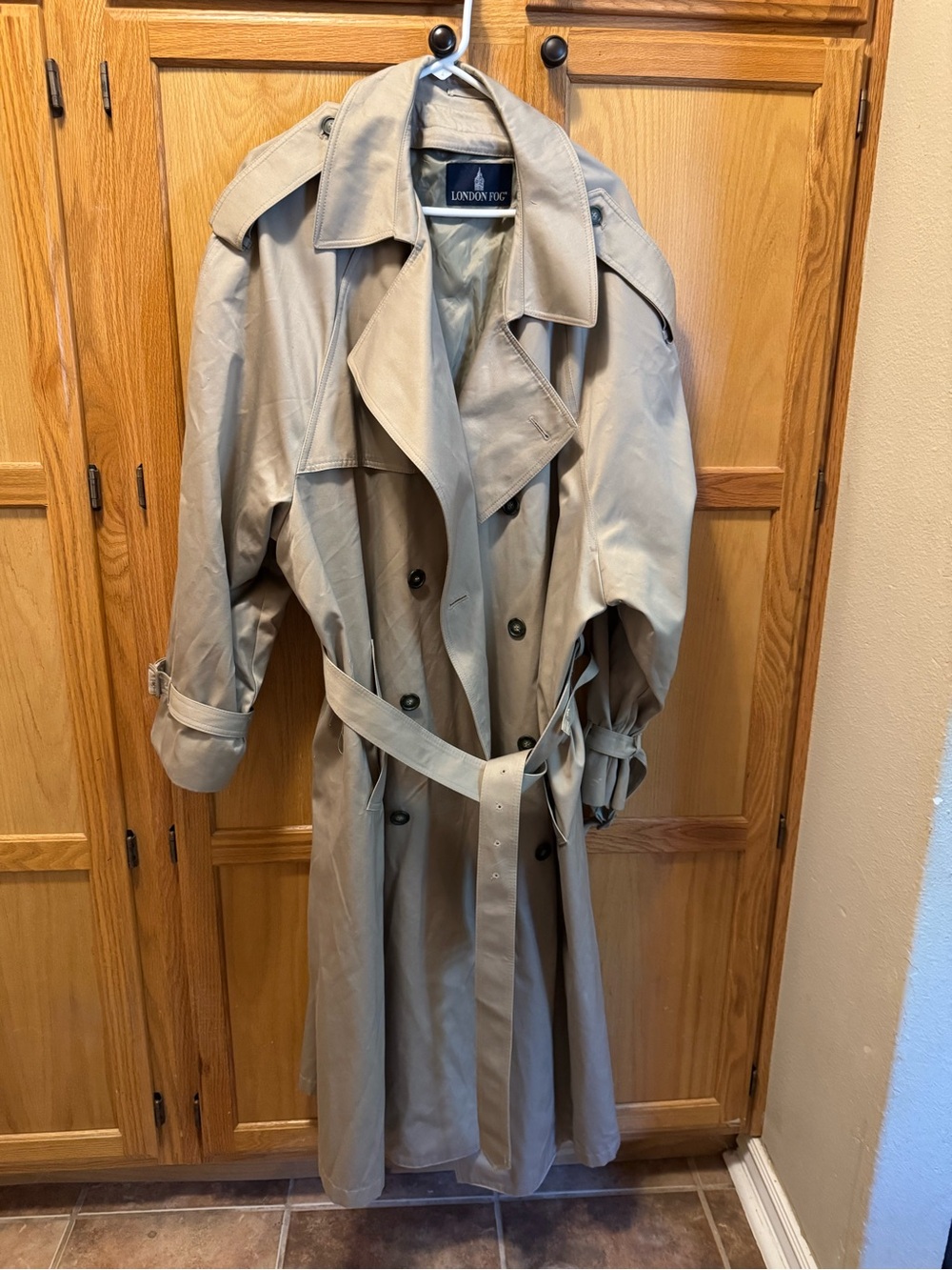 Vintage LondonFog Oversized/Extended size 50 R Beige Double-Breasted Trench Coat